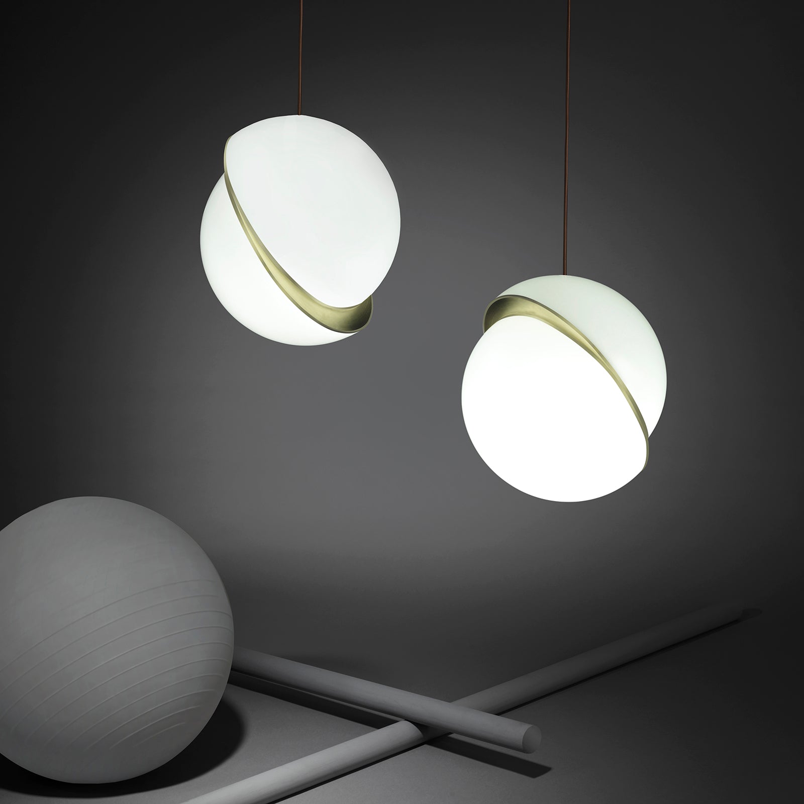 Lee Broom Crescent Pendant Light 43.5cm 唯美新月系列 球型吊燈 - 標準尺寸