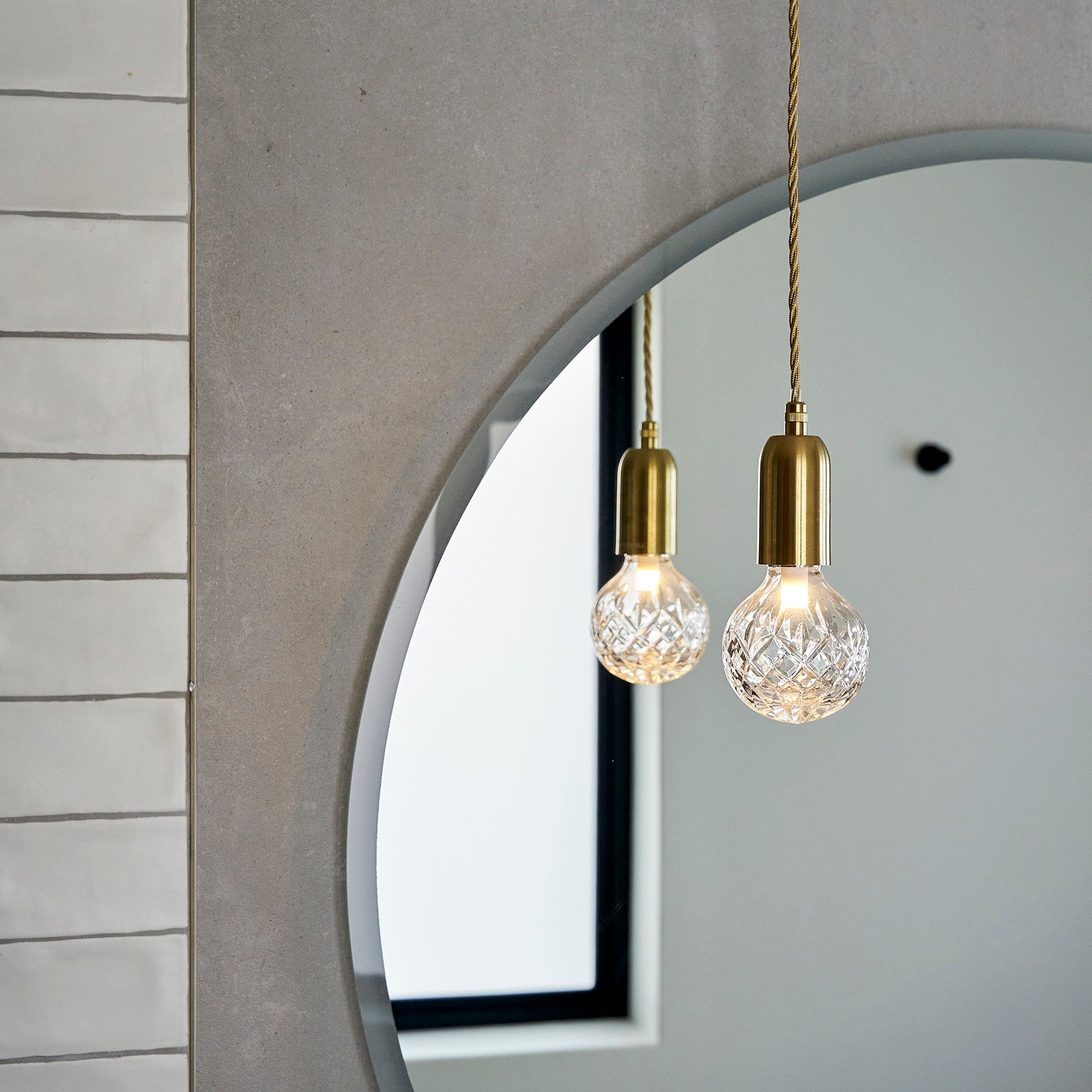 Lee Broom Crystal Bulb & Pendant Brushed Brass 水晶雕花系列 圓球吊燈 - 黃銅色